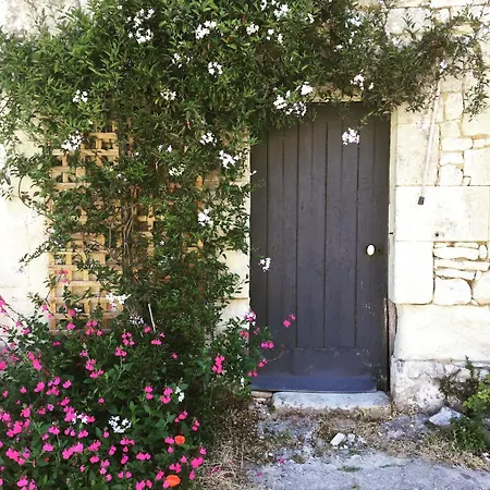 Maison Renovee Dans Un Corps De Ferme Le Puy-Notre-Dame