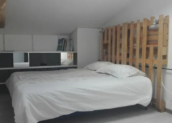 Maison Renovee Dans Un Corps De Ferme Le Puy-Notre-Dame